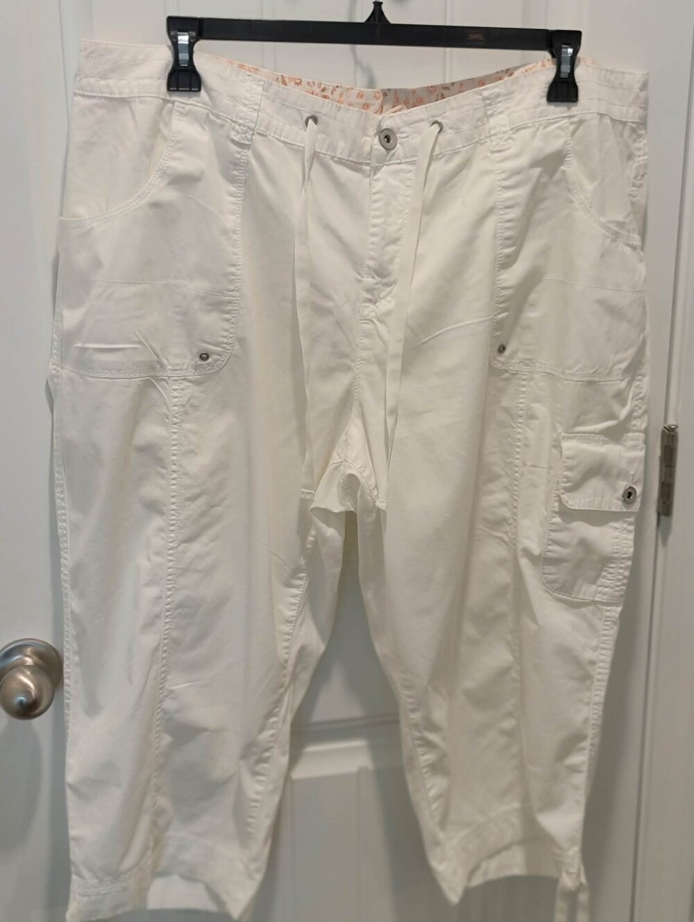 Faded Glory Size 24W White Cargo Capris 23" Inseam 20" Waist